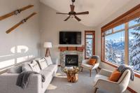 Bluffs #8 - Luxury 3 Bed - Ski in Ski out - Views! - Bed and Breakfast Whistler