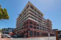 Upscale 1BR with Large Balcony in Trendy De Waterkant - Bed and Breakfast Kaapstad