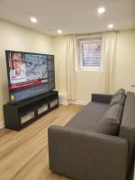 Stylish and Modern 2-Bedroom Basement Milton - B&B Milton