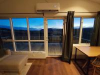 Cozy modern House with Mountain & Aurora views - Bed and Breakfast Selfoss