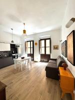 Estudio con balcón