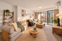 City Apartment with Stunning River Views Up to 6 Guests and 2 Parking - B&B Brisbane