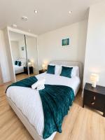 Olive Unit Wimbledon - 2BR Deluxe Apartment with Gym, Cinema, Work Area & Games Room - B&B New Milton
