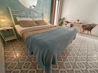 Authentic Studio in Sliema, Steps from the Sea - B&B Sliema