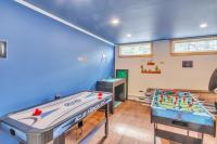 Game Room with Large Deck Mountain Chalet - Bed and Breakfast Campton Lower Village
