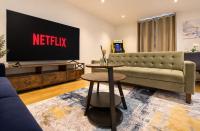 Luxury Tower Bridge Apartment with Private Parking - Newly Furnished - Prime Central London - B&B London