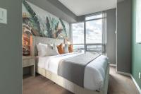Modern Fort York Haven Lake Views & City Pulse - Bed and Breakfast Toronto