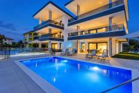 Penthouse Apartment Maya with Pool and Jacuzzi - Bed and Breakfast Sveti Anton