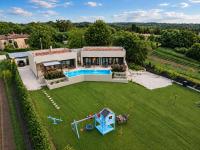 Residence Villa Manuela - Pool & Jacuzzi - Batlug - Bed and Breakfast Batlug