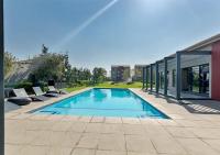 Jorog Haus, Luxury 2BR Near Fourways Mall, Pool , Gym & Balcony - B&B Fourways