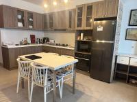 Stylish 2BR apartment - best sunsets at front beach! - Chambres d'hôtes Cap-Saint-Jacques