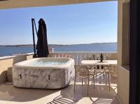 Luxury Beachfront Apartment - Villa Bregeš - Ferienwohnung Povljana