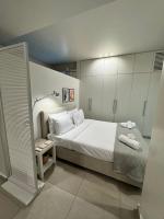 Modern Studio in the heart of Vouliagmeni - B&B Atenas