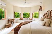 The Nook, Design Led 2BR Villa, Walk to Beach, Restaurants and More - Bed and Breakfast Treasure Beach