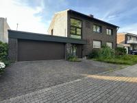 Spacious 2-Bedroom Apartment with Parking & Conservatory - B&B Herne