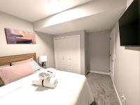 Brand New Cozy Suite - SW Calgary - B&B Calgary