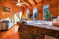 Couples Creekside Retreat w Hot Tub Near PF - B&B Pigeon Forge