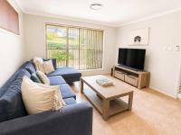 Leafy Retreat - spacious holiday home near harbour - B&B Ulladulla