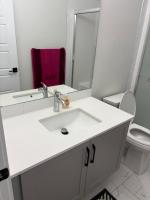 Happy bedroom 2, only 18 min drive from airport - Chambres d'hôtes Edmonton