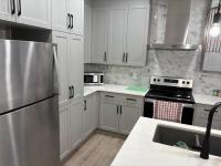 Happy bedroom 3, only 18 min drive from airport - Chambres d'hôtes Edmonton
