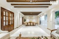 StayVista's Villa Nava - Luxury Escape - 5BHK with Private Pool & Bathtub - Bed and Breakfast Marna
