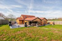 Megan's Hideaway | Luxury 4 Bed Retreat - B&B Crossway Green