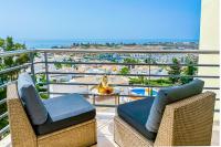BnB Homes Ocean view Apartment with 3 spacious Terraces, 2 Swimming pools & Tennis court - Chambres d'hôtes Albufeira