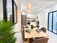 Luxury 3BR - Airport Pickup - Rooftop SeaView Pool Gym Terrace Near Airport - Chambres d'hôtes Hulhumale