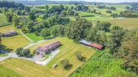 Fox Willow East Tennessee Country Retreat great for Small Wedding, Holiday & Graduations, Pet, Lake Norris, Hiking, Firepit - B&B New Tazewell