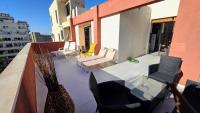 Central 2BR Apt with Huge Balcony & Views - B&B Larnaka