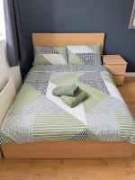 Modern Double Room with Smart TV & Fridge near Hospital - Ferienwohnung Peterborough