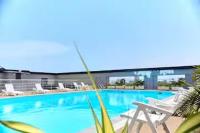 Luxury 1BR| Rooftop Pool · 24/7 Power · City Views - B&B Accra