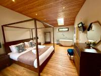 Pheasant at Rossie Ochil Estate Cottages with Hot Tub, Perthshire - B&B Forgandenny