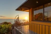 Yellow by the sea house by CAELIS INSPIRE - B&B Paul do Mar