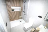 Stylish central Apartment 2BR 2BA Parking & EV point - B&B El Tablero