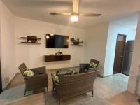 San Bruno TROPICAL Villa With POOL - B&B San Bruno