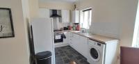 Stylish 3 Bed Flat with Private Balcony - B&B Bristol