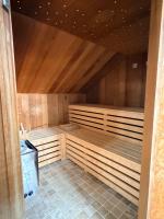 Spacious loft with Jacuzzi and sauna in Jabbeke - B&B Jabbeke