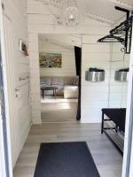 Cozy lakeside vacation home - B&B Tibro