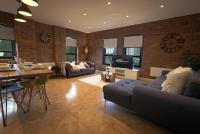 City Centre Apartment, Exposed Brick & Darts - B&B Leeds