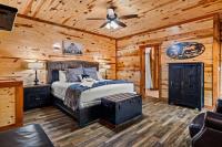 Large Group Ginormous Luxury Cabin w ALL the Things - B&B Pigeon Forge