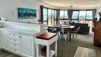 A Minutes Walk To The Beach! - Ferienwohnung Caloundra