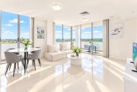 High-rise view, convenient location, 5 minutes walk to Westfield train station, restaurant, free parking - B&B Sydney