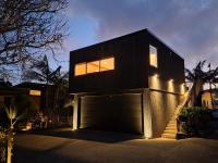 Modern Coastal Retreat - 1 min walk to Beach - B&B Whangaparaoa