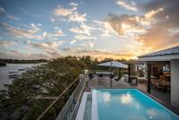 Penthouse Luxueux avec Piscines, Vues Mer et Montagne - B&B Grande Rivière Noire