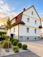 Apartment mit Garten für bis zu 6 Personen I Garten I Parkplatz I WLAN I Babyausstattung I Fahrradgarage - Ferienwohnung Friedrichshafen