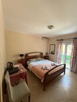 ROOM on the sea with free we-fi - B&B Kotor