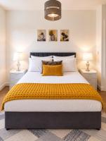 Modern 2 Bed 2 Bath - 1 Min to Station - Parking - Sleeps 5 - Chambres d'hôtes Redbridge