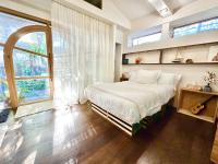 Sunlit Guesthouse Garden - B&B Miami
