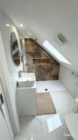 Cosy Room in a Modern House - B&B Cowley